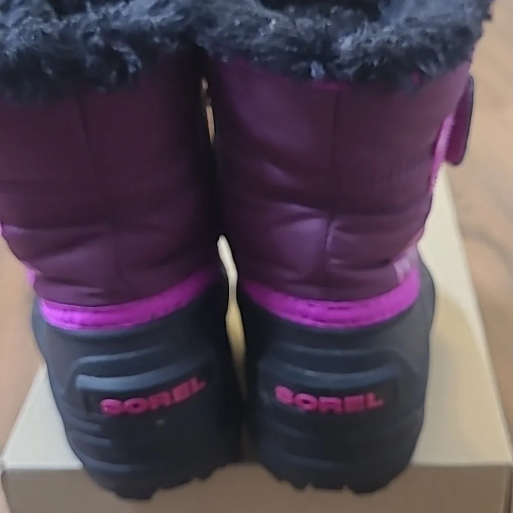 Sorel Kids' Black and Purple Winter Boots used good condition for‎ girl,s.